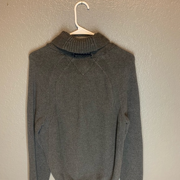 Beautiful Tommy Hilfiger Pullover Sweater - Picture 2 of 4